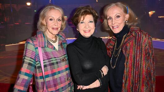 Bei der Roncalli ARTistART-Premiere am 24. Oktober nahmen Alice (l.) und Ellen Kessler ihre ...