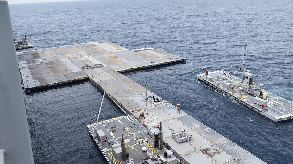 Nahostkonflikt - Bau eines schwimmenden Piers