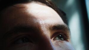 Nachdenklicher Mann, Nahaufnahme. 