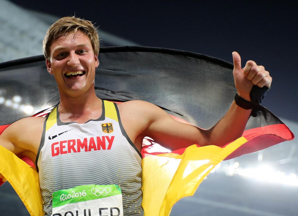 Speerwurf-Olympiasieger Thomas Röhler feiert sein Gold 2016 in Rio de Janeiro