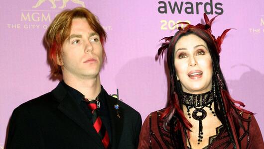 Cher mit Sohn Elijah Blue Allman im Jahr 2002.