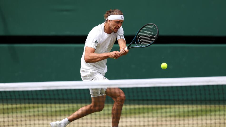 Zverev holt sich früh das erste Break
