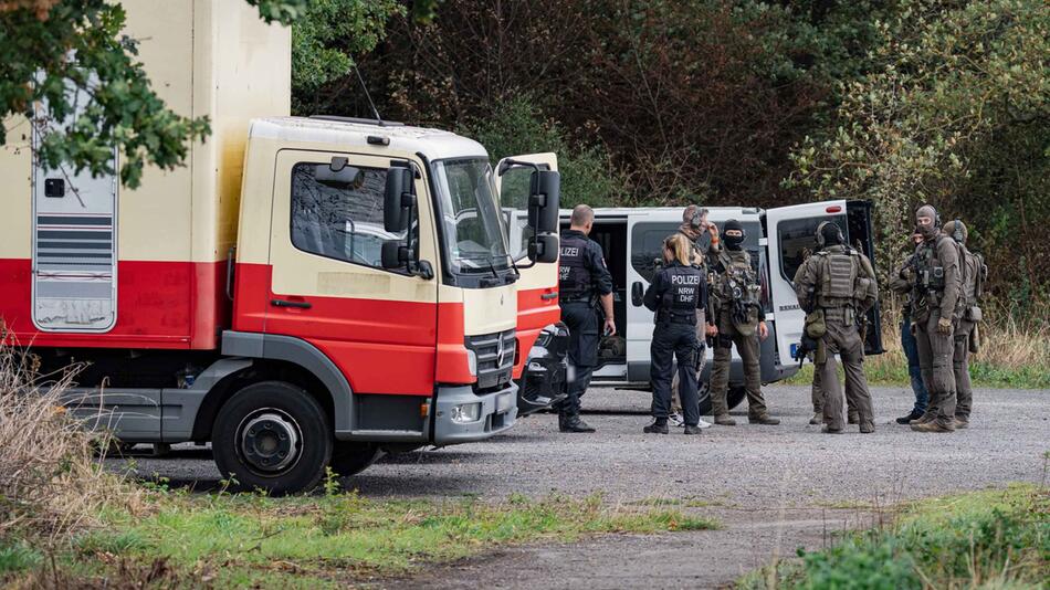 Polizei stürmt Fluchtauto von mutmaßlichem Saboteur