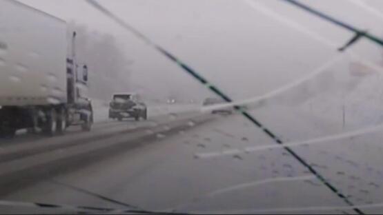 USA, Schnee, Highway, Eisbrocken, Brücke, Lastwagen, Windschutzscheibe