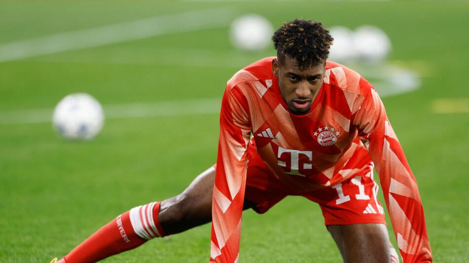 Bayern Münchens Kingsley Coman wärmt sich vor dem Duell gegen den FC Kopenhagen auf