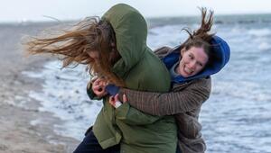 "Die Toten am Meer - Tod an der Klippe": Kommissarin Ria Larsen (Marlene Tanczik, r.) ...