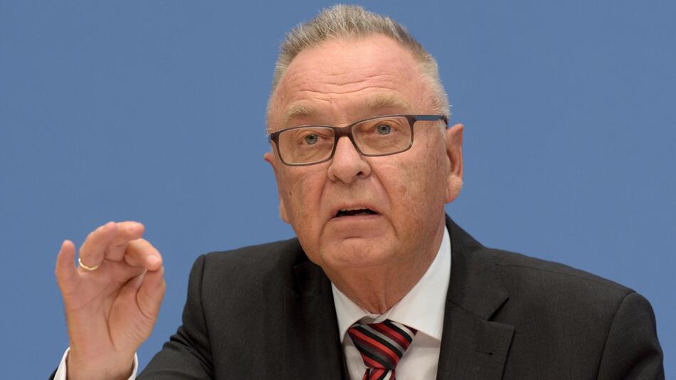 Ex-Verfassungsgerichtspräsident fordert Wahlrechtsreform