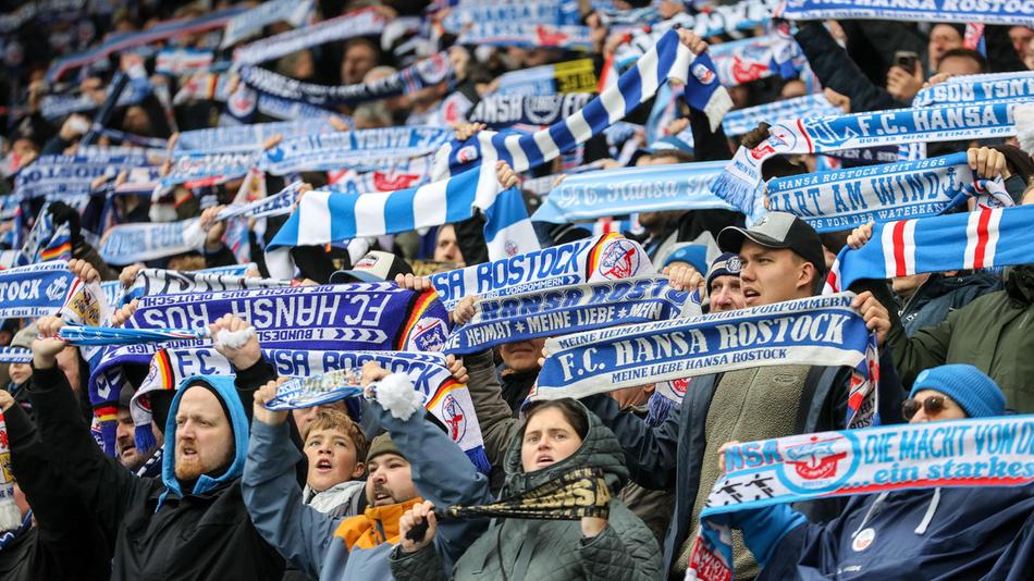 "Ost. Ost. Ostdeutschland": Was in den Kurven wirklich dahintersteckt