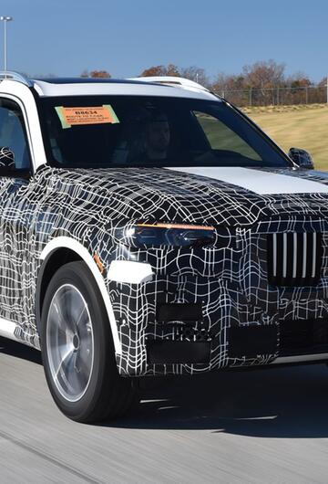 BMW X7: Erste offizielle Erlkönig-Bilder aus den USA zeigen neues Luxus-SUV