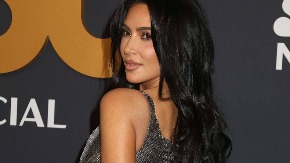 Bei dem Raubüberfall fesselten und knebelten die Diebe Kardashian.