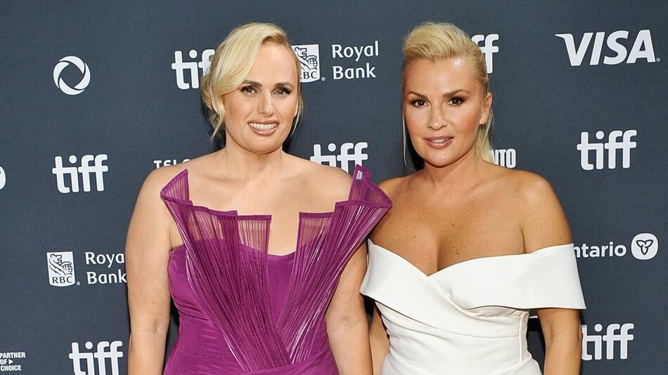 Rebel Wilson und Ramona Agruma sind seit dem Sommer 2022 offiziell zusammen und Eltern einer ...