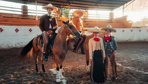 "Die Braut, ihr Mann, die Eltern & Wir! Kai und Knossi auf Hochzeitsreise": Einblicke wie es sie ...