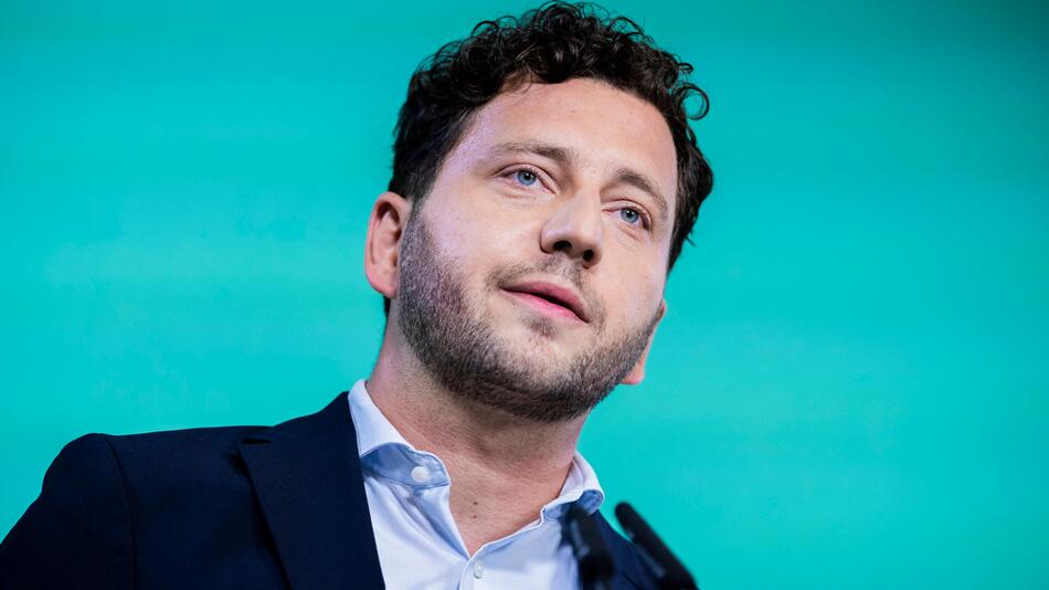 Unverantwortlich: Grünen-Chef Banaszak attackiert Schwesig