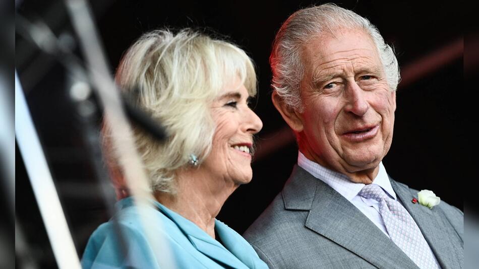 Charles und Camilla reisen nach Wales.