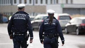 Ein Polizist und eine Polizistin der Polizei Baden-Württemberg