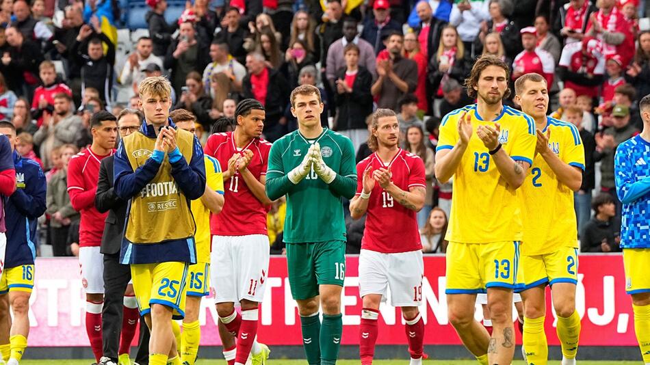 Dänen-Star Eriksen erneut zusammengebrochen - Spielabbruch