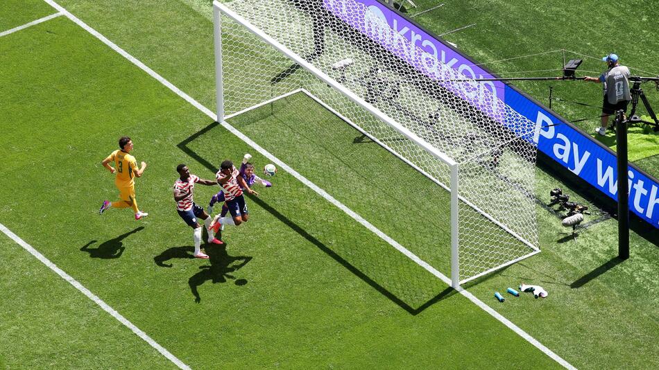 Frenetischer Jubel nach VAR-Entscheid: US-Team legt weiteren Treffer nach