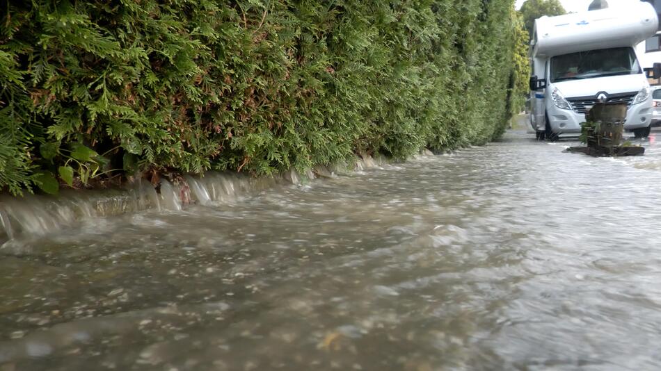 Extremhochwasser im Westen – Pegel steigt in Stunden um 1,70 Meter