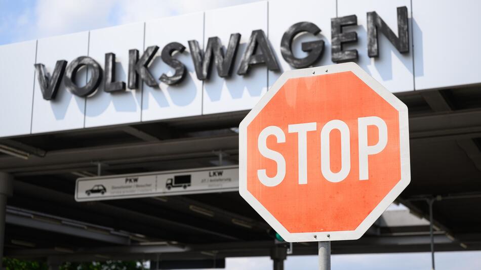 VW streicht weitere 50.000 Jobs - vier Werke in Gefahr