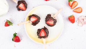 Erdbeer-Joghurt-Eis am Stiel