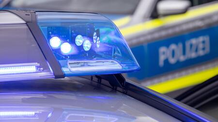 Mindestens sechs Menschen schlagen sich auf Feuerwehrfest
