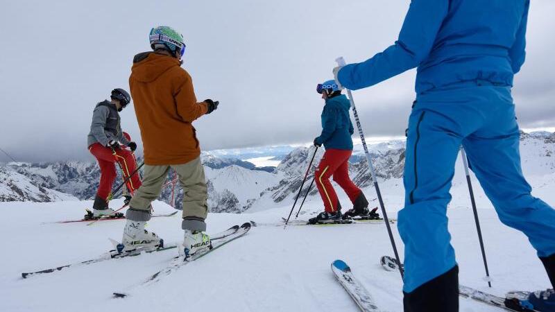 Skifahrer auf der Zugspitze