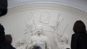 Umstrittenes Stalin-Relief in Moskauer Metro nachgebildet
