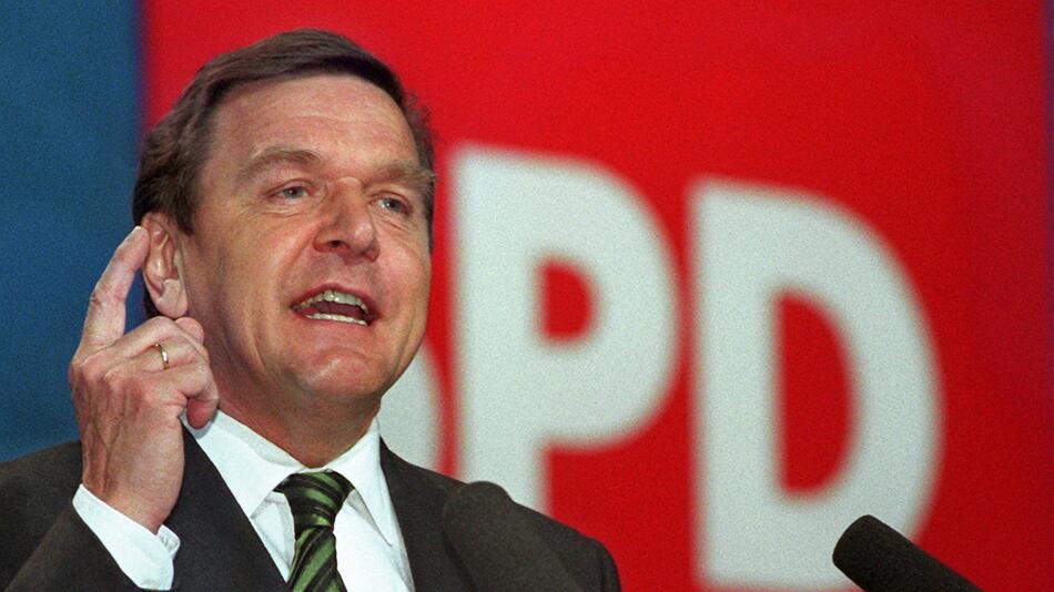 SPD ehrt Altkanzler Schröder