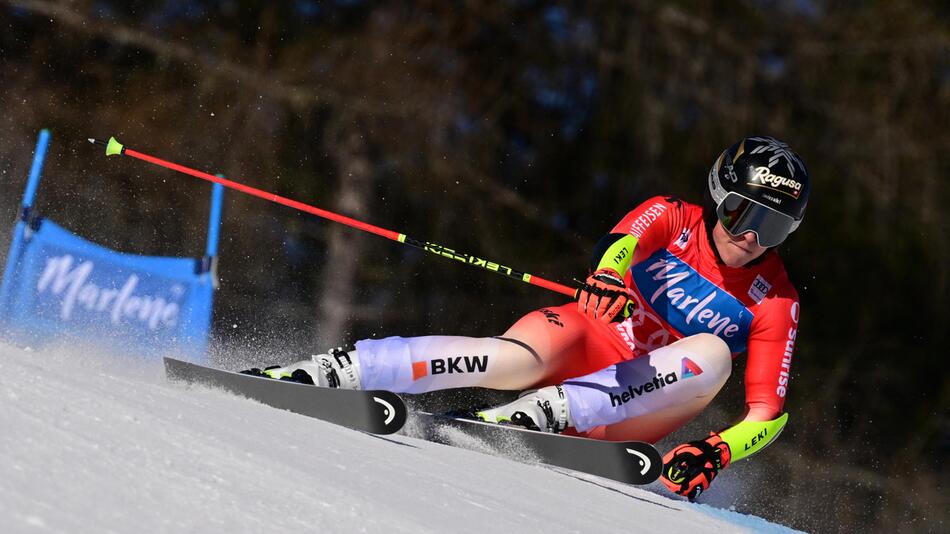 Lara Gut-Behrami fährt im Riesenslalom in Kronplatz den Hang herunter