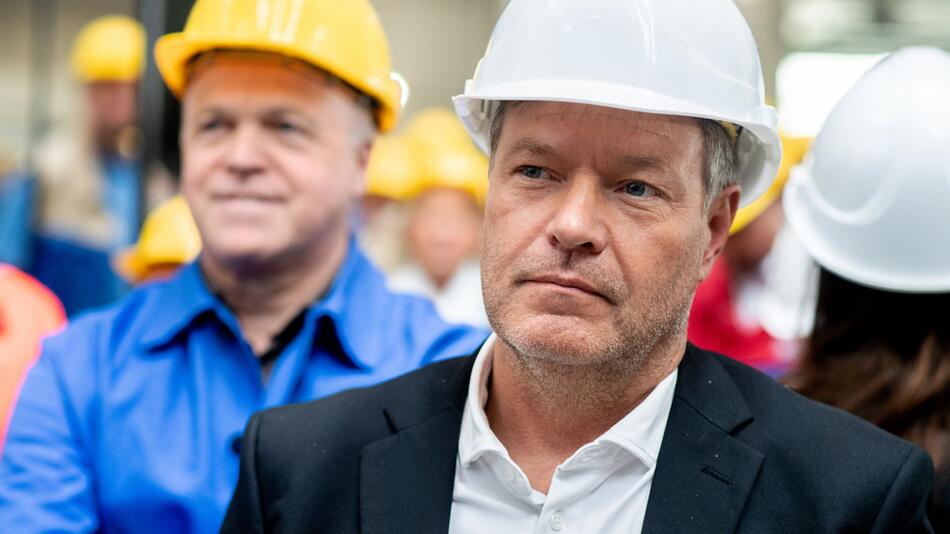 Habeck besucht Meyer Werft in Papenburg