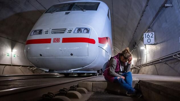 Übungseinsatz im Eisenbahntunnel Sandberg