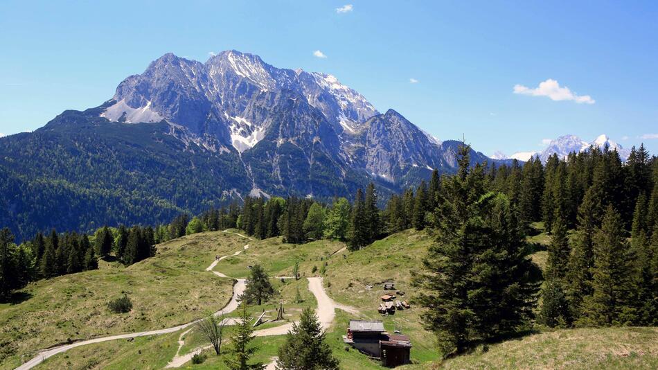 Spur verliert sich in den Alpen – Polizei sucht vermisste Wanderin