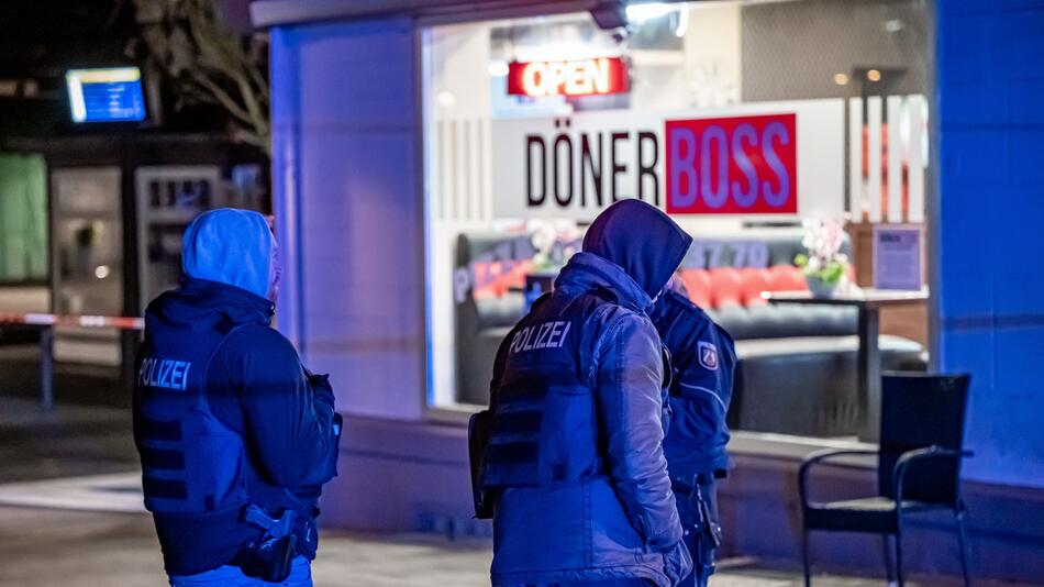 Überfall auf Dönerimbiss - Polizei schießt auf mutmaßlichen Täter