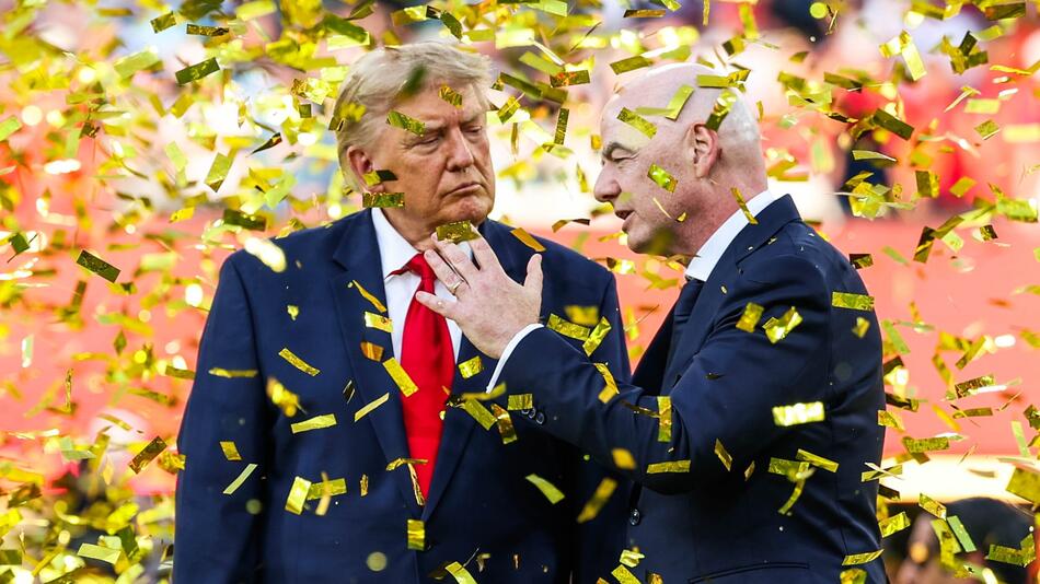 Pfeifkonzert für Trump und Infantino – US-Präsident drängelt sich auf Siegerfoto