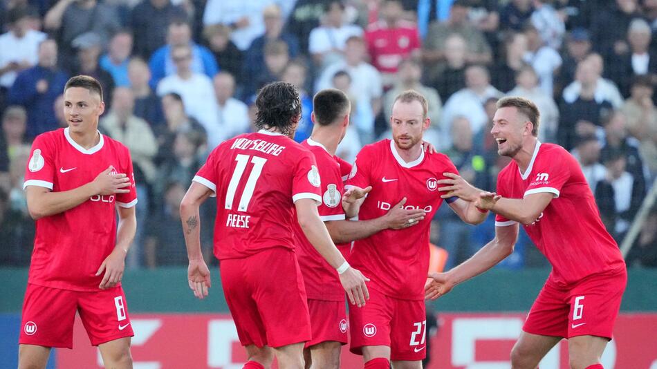 Wolfsburg rettet sich gegen Underdog in die Verlängerung