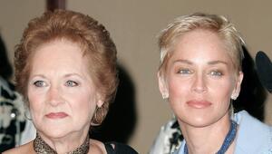Sharon Stone mit ihrer Mutter Dorothy im Jahr 2004 in Los Angeles.