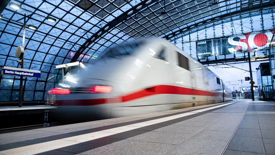 Bahn-Chefin verspricht Rückkehr des Familientickets