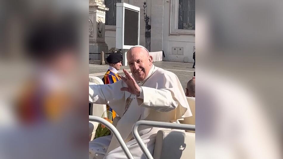Papst Franziskus auf dem Petersplatz im Vatikan.
