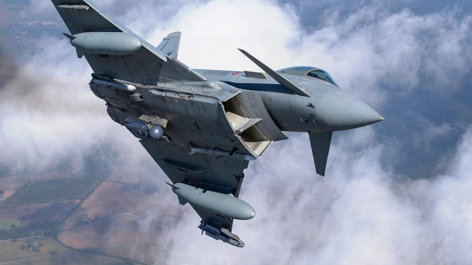 Italienische Eurofighter schießen Flugobjekt ab