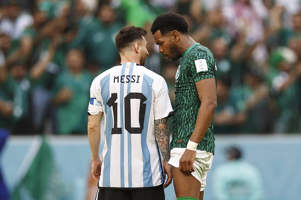 Ali Al-Bulayhi und Lionel Messi bei der WM 2022.