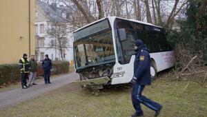 Linienbus in Coburg rollt ohne Fahrer los - Zwei Verletzte