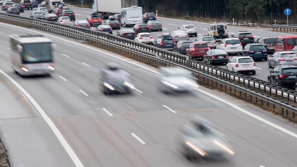 Urlaubsreiseverkehr auf der A8