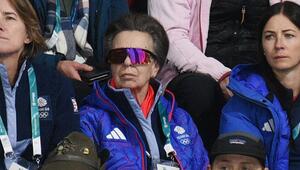 Prinzessin Anne, hier beim Curling, ist bekannt für ihre schnittigen Sportbrillen.