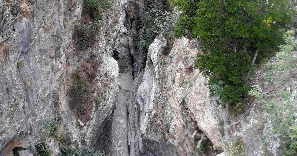 die tote aus der schlucht