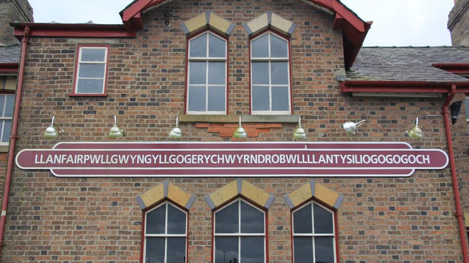 Der längste Ortsname der Welt ist Llanfairpwllgwyngyllgogerychwyrndrobwllllantysiliogogogoch