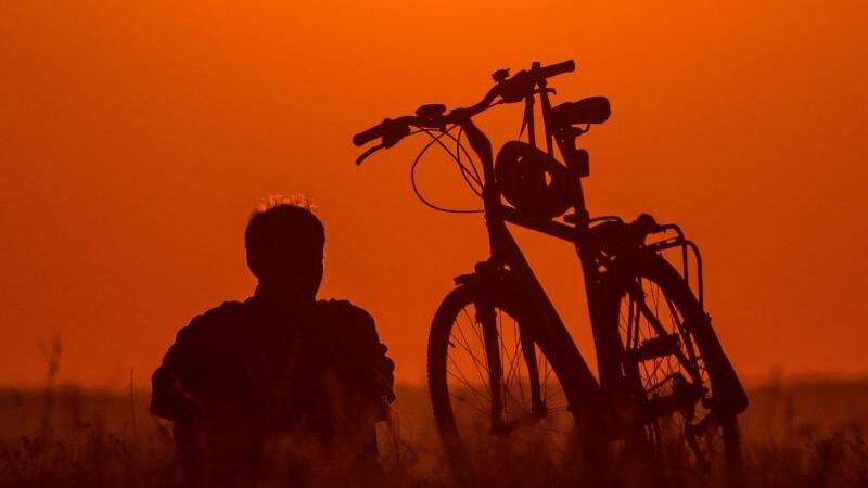 Radfahren im Sonnenuntergang