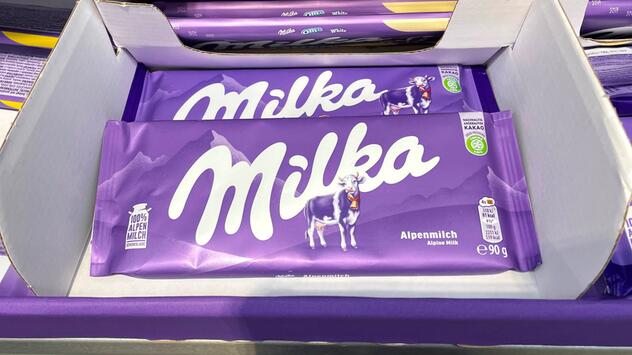 Der Milka-Hersteller Mondelez wollte keine Angaben machen und erhielt den "Bad Egg"-Negativpreis.