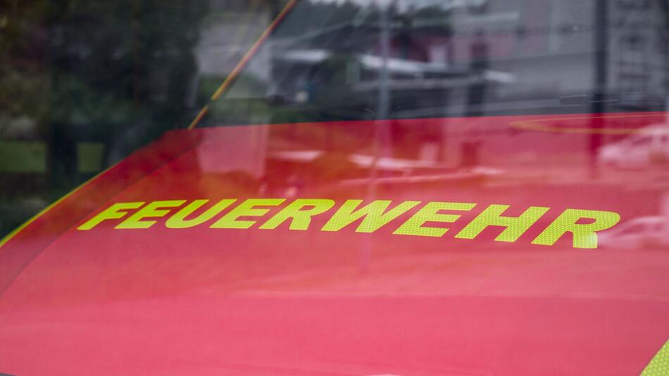 Feuerwehr löscht Brand