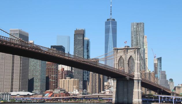 New Yorks Brooklyn Bridge wird 140