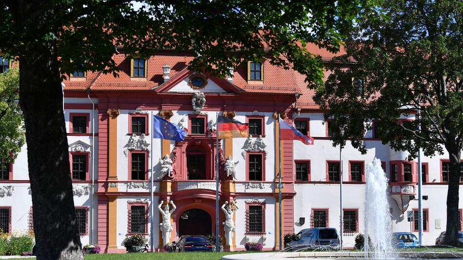 Der Hirschgarten vor der Thüringer Staatskanzlei